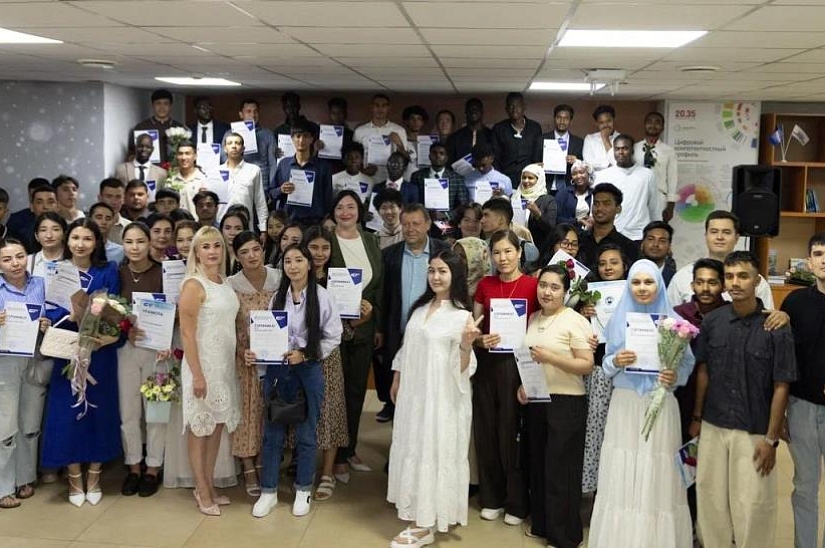 Graduates of Preparatory Language Centre Receive Certificates of Completion