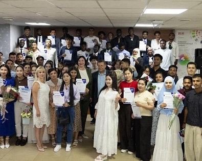 Graduates of Preparatory Language Centre Receive Certificates of Completion