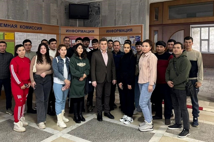 Students of the Russian as a Foreign Language courses take part in the Open Day
