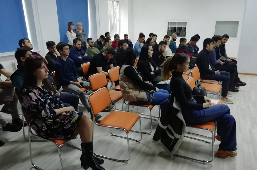 Foreign students of ETI learned about the details of migration registration process 