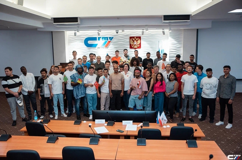 International students talked with Irek Zinnurov in the "Dialogue on equal terms" format.